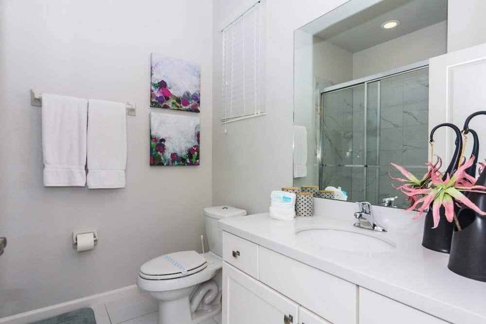 Magical Retreat: Luxurious Home Near Disney World