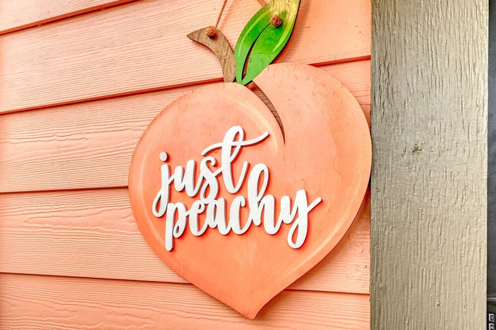 Cozy Cottage 3 min to Dwtn Large Backyard W/grill