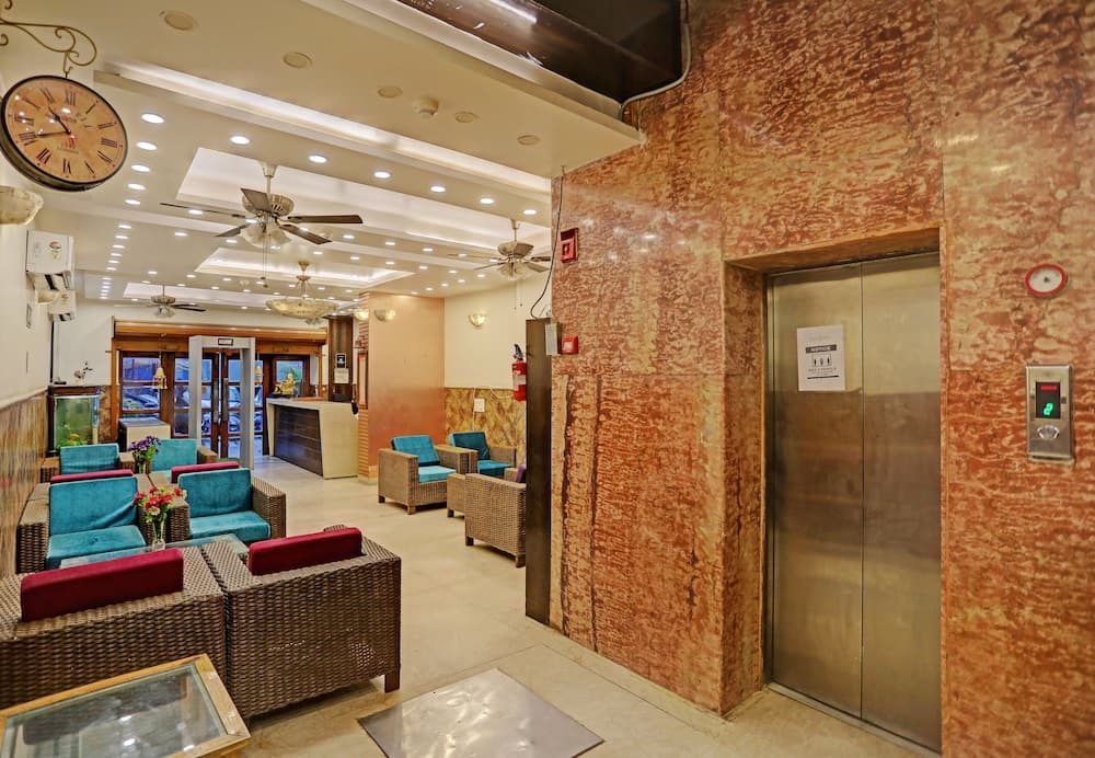 Staybook Atlanta New Delhi Train Station