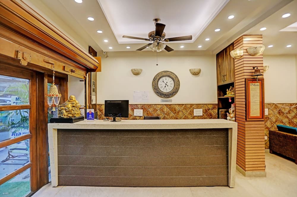 Staybook Atlanta New Delhi Train Station