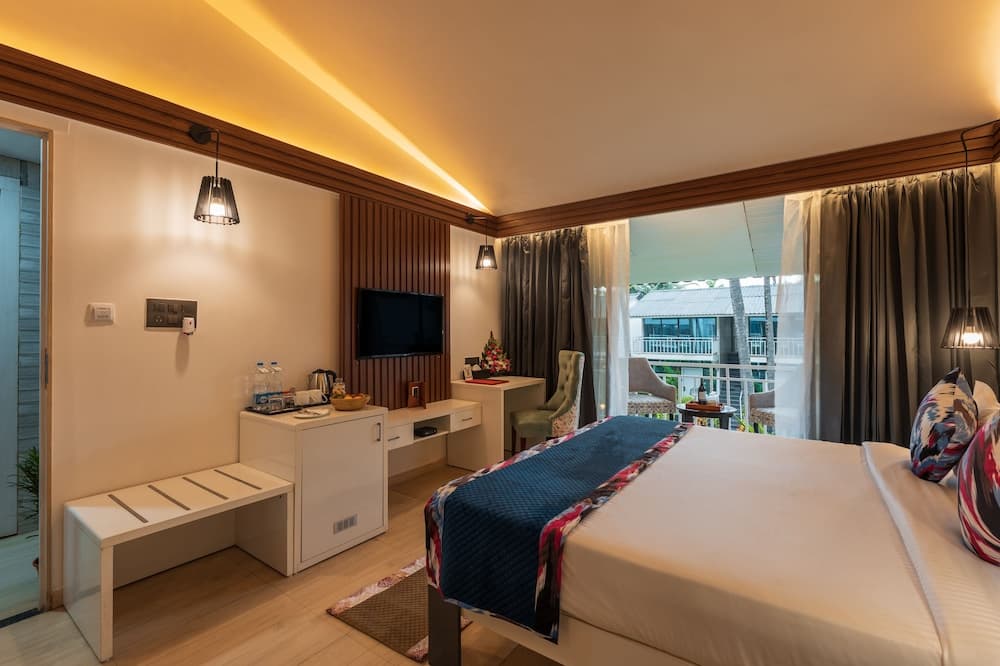 Foxoso La Beach Resort & Spa