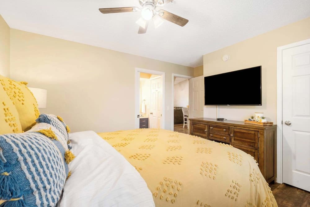 Makin' Memories 2 - Community Indoor Pool