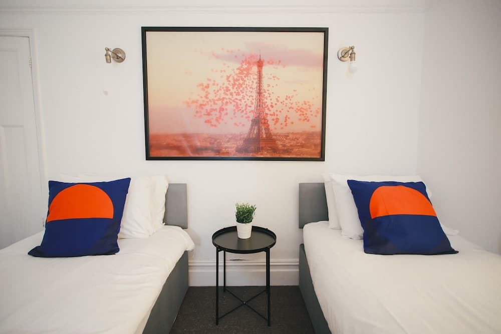 Short Stay Bristol - Court House