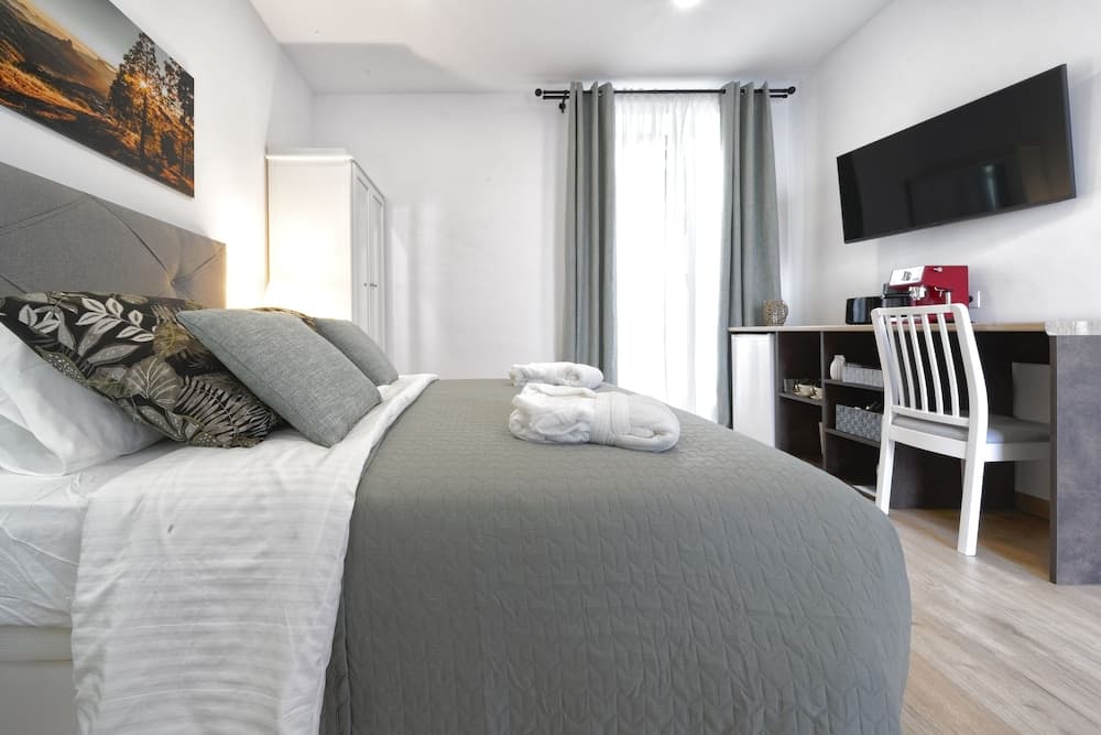 CASA VERDE Comfortable Air-Conditioned