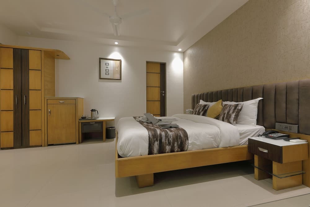 Hotel Ariana Residency