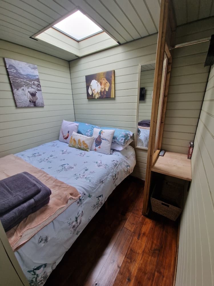 Stunning 1-bed Shepherd hut
