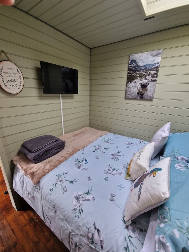 Stunning 1-bed Shepherd hut