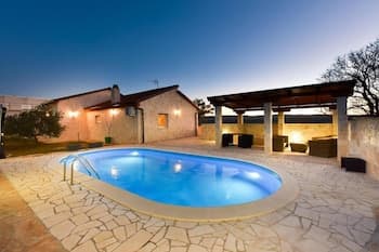 Stone House Captivating Villa in Pridraga, Zadar