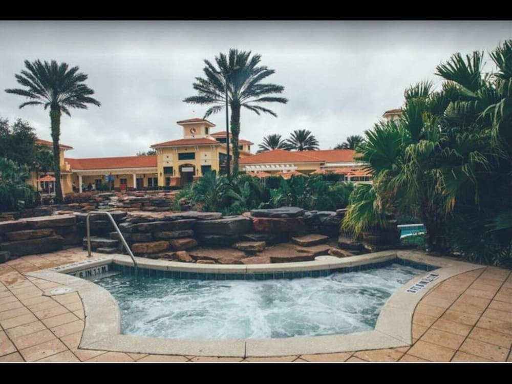 2 Bedroom Condo Next to Disney World! Full of Amenities, Water Park, Golf Course