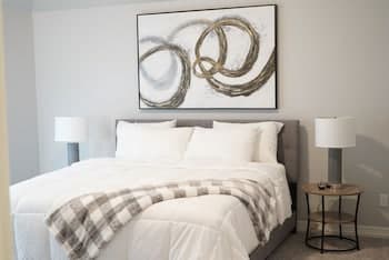 The Cosmopolitan Modern, Cozy, New 3bedroom Home