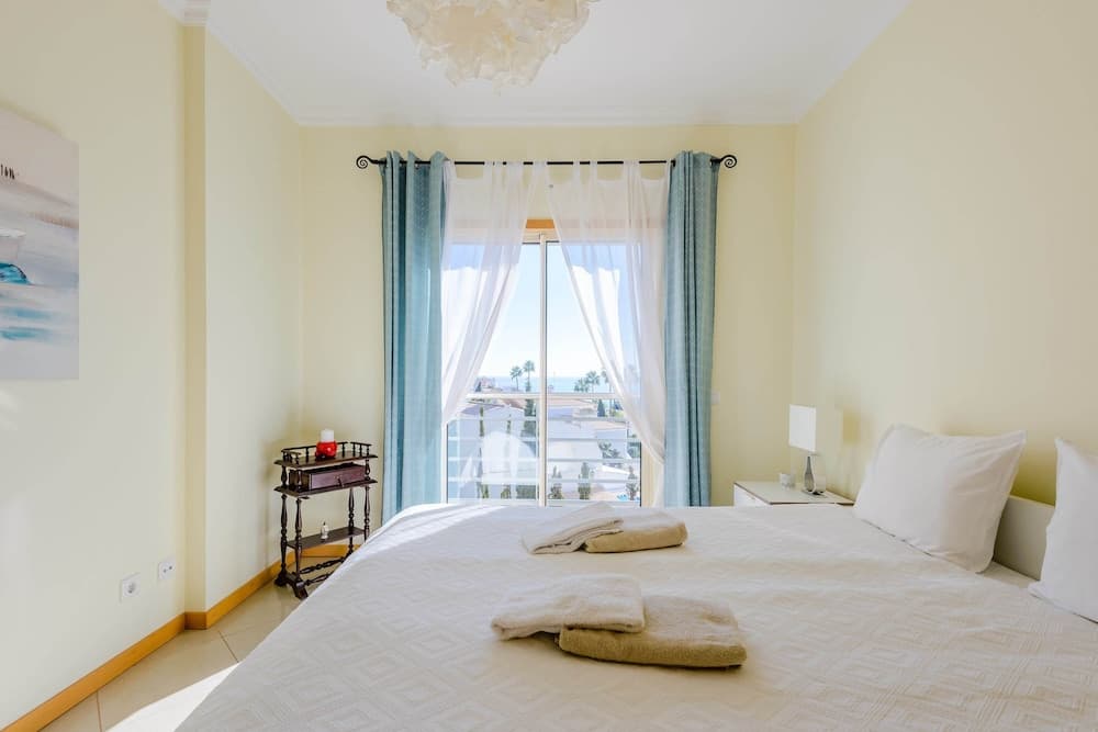 Sea view Apartment with sunbathing Terrace & 2 Swimming pools