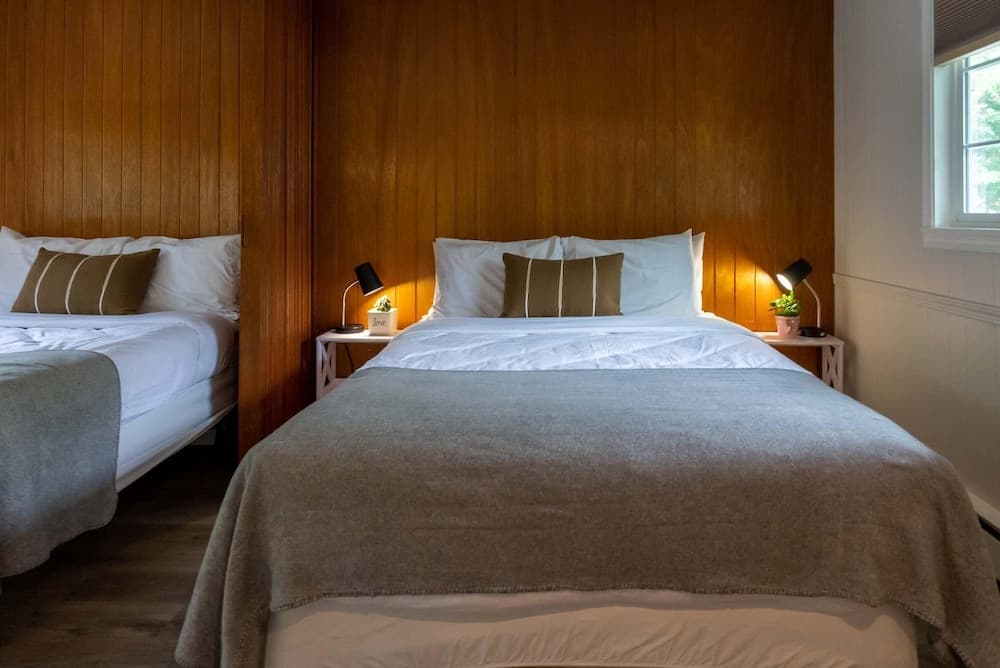 Barefoot Villas Room 4 Cedar