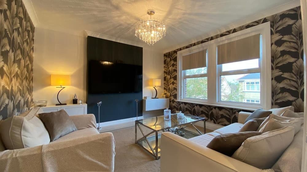 Luxurious, Spacious, Quiet, Near Beaches and Town