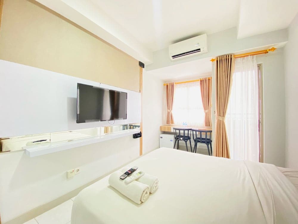 Cozy And Spacious Studio Room At Mekarwangi Square Apartment