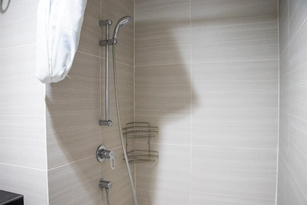 Scenic And Comfortable Studio At West Vista Apartment