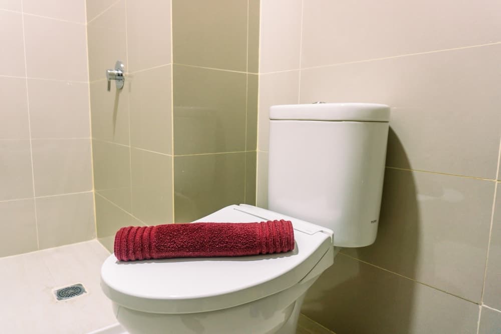 Strategic Studio Apartment At B Residence Near Campus