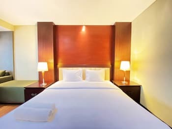 Fancy And Nice Studio At El Royale Apartment