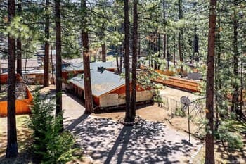 South Tahoe Rustic Home! Sleeps Over 10! 5 Bedroom Home by Redawning