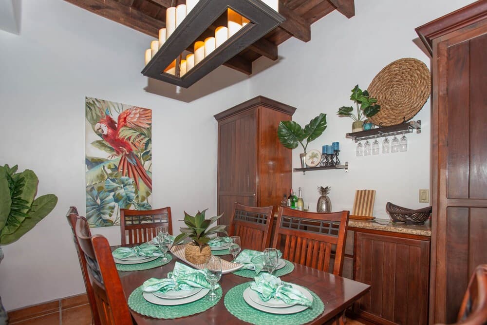 Gecko Getaway 2 Bedroom Condo by RedAwning