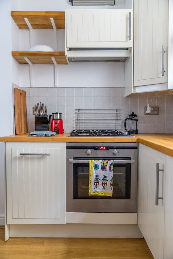 JOIVY Chic & Modern 2-Bed Flat W/ Patio In Pimlico