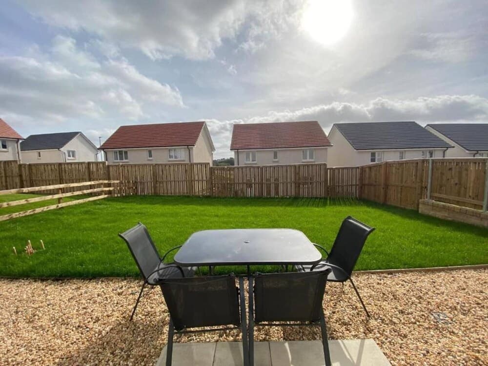 Beautiful 4 Bedroom 3 Beds House in Glasgow