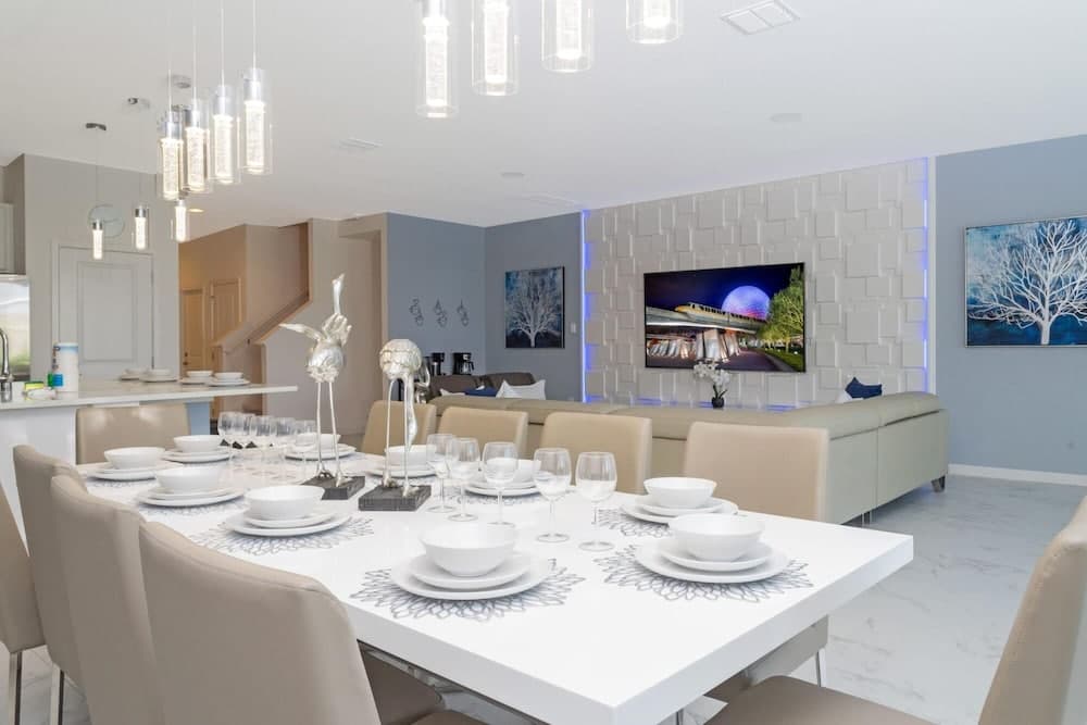 Spacious Home Near Disney