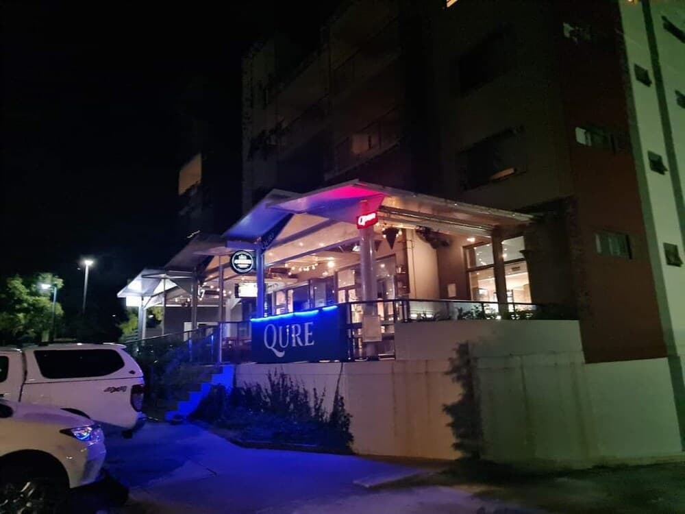 Qure Restaurant & Apartments