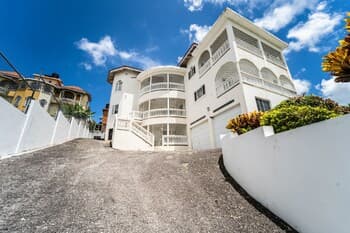 Skyline Suites 2 Queen Bedroom 2 Condo by Redawning