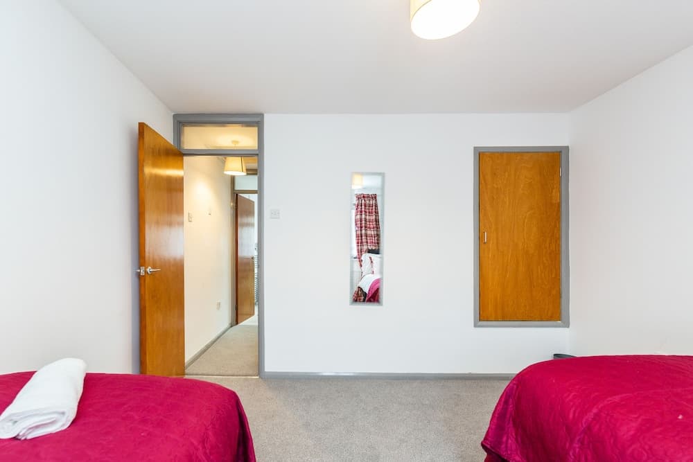 Cosy 2-bed House! Dagenham! Free Parking