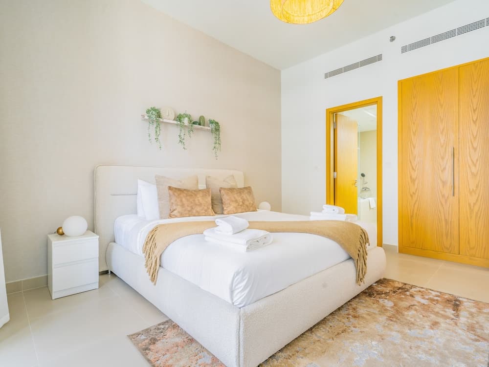 Monty - Serene & Modern Apartment With Burj Khalifa View