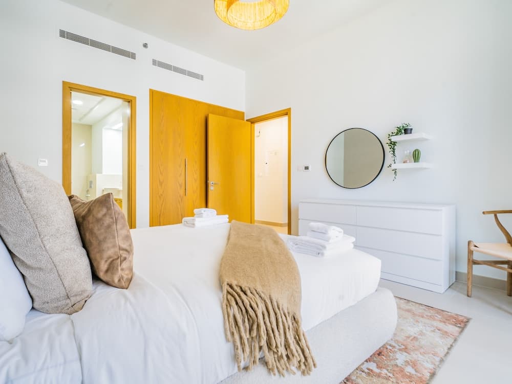 Monty - Serene & Modern Apartment With Burj Khalifa View