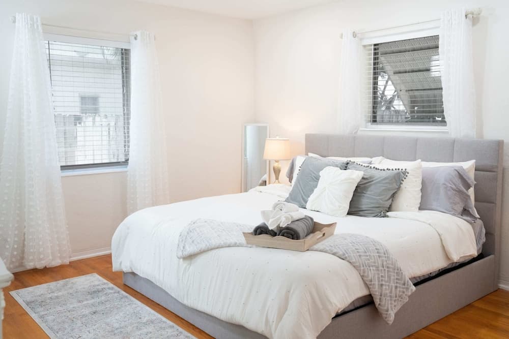 Cozy House With Patio, Fireplace, Parking - Hollywood, Florida