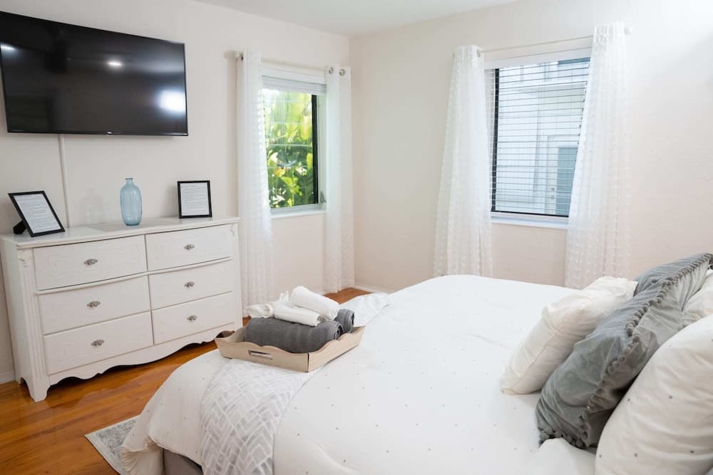 Cozy House With Patio, Fireplace, Parking - Hollywood, Florida