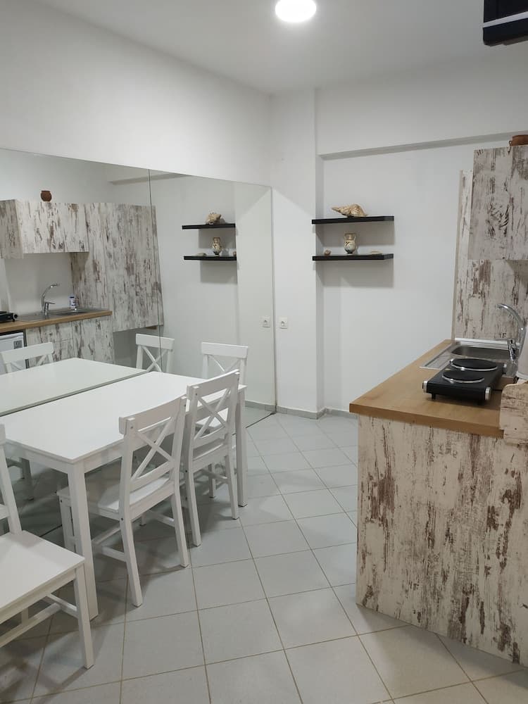 Super Economy Studio Located On the Ground Floor No Balcony