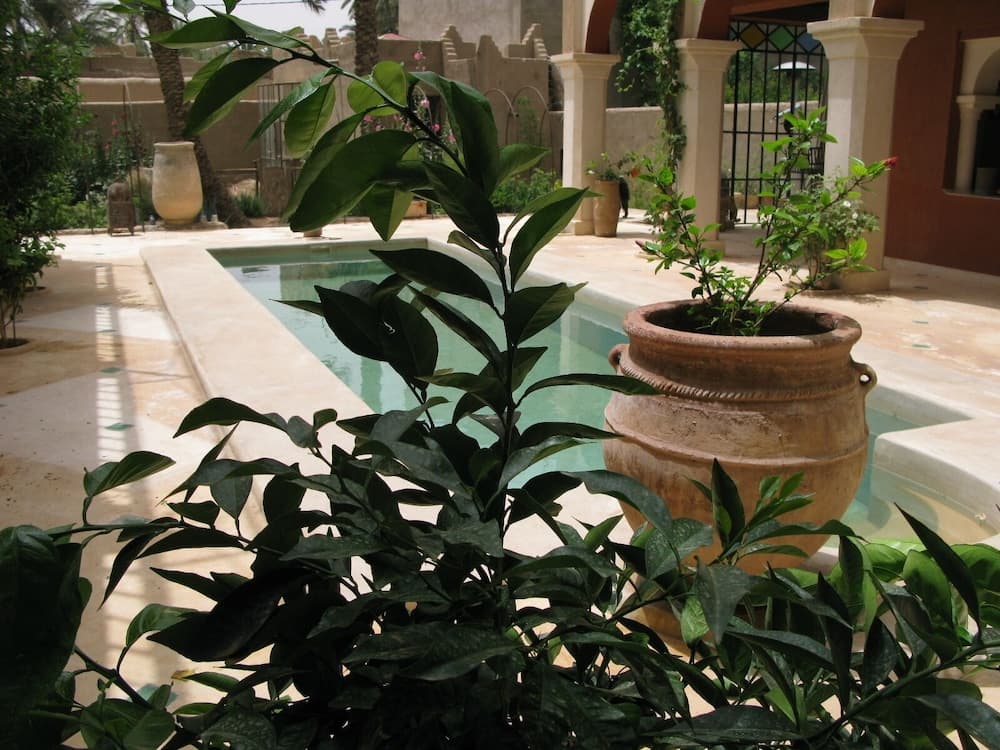 Privatised Charming Guest House With Pool for 16 People