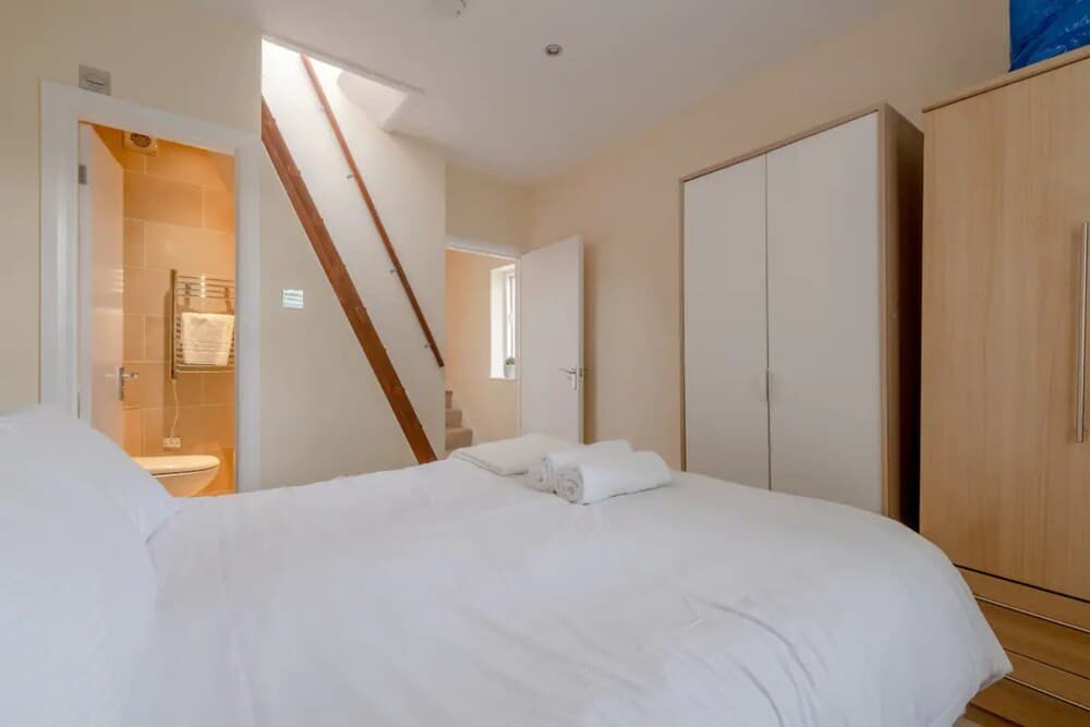 Lovely 2 Bedroom Apartment With Great Transport Links