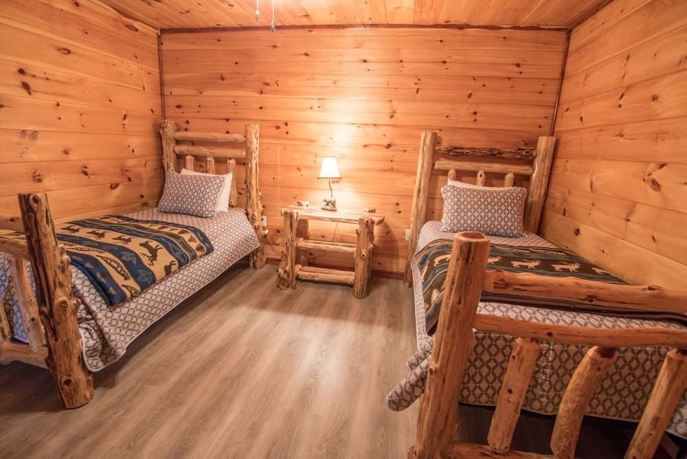 Hilltop At Eagle Ridge 6 Bedroom Cabin by Redawning