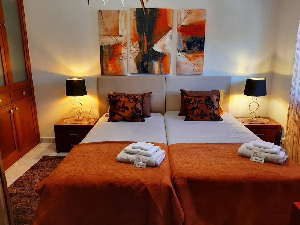 Faro Airport Flat III by Homing