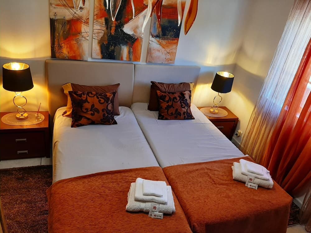 Faro Airport Flat III by Homing