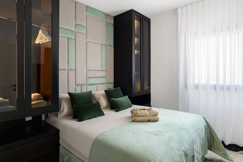 Luxury with Terrace & Sea View by FeelHome