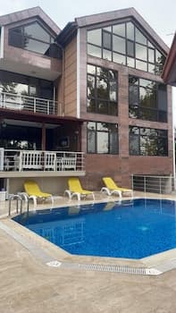 Serene Luxury Villa With Private Pool in Yalova