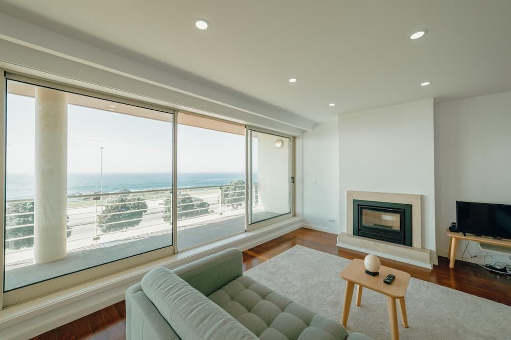 Grand Modern Seaside With View