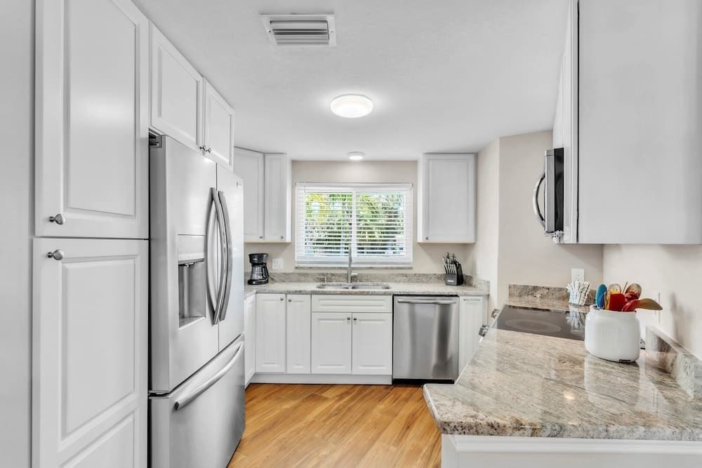 Lazy Pelican 2 Bedroom Home by RedAwning