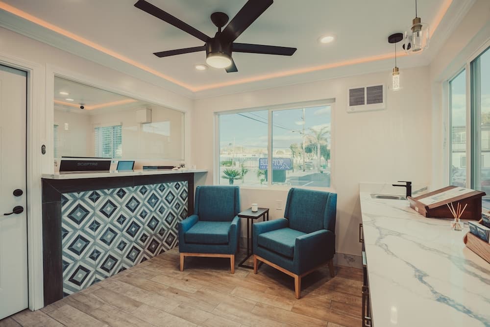 Blufftop Inn & Suites - Wharf/Restaurant District