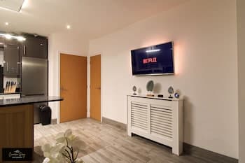 Modern Home in Belfast, Office, Parking, Wifi