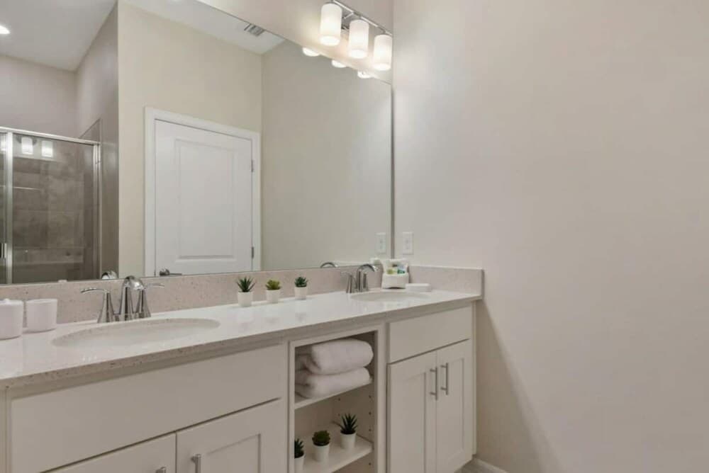 3120 Unit 406 Brand NEW Stunning Apartment