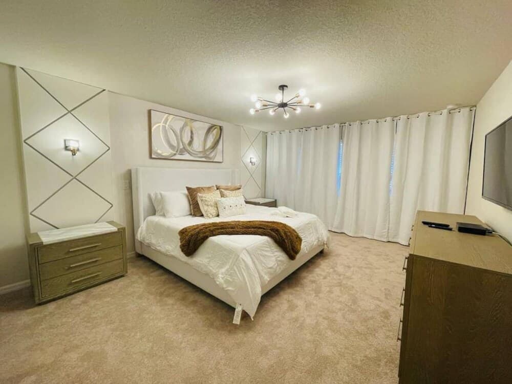 706 Brand NEW Near Disney