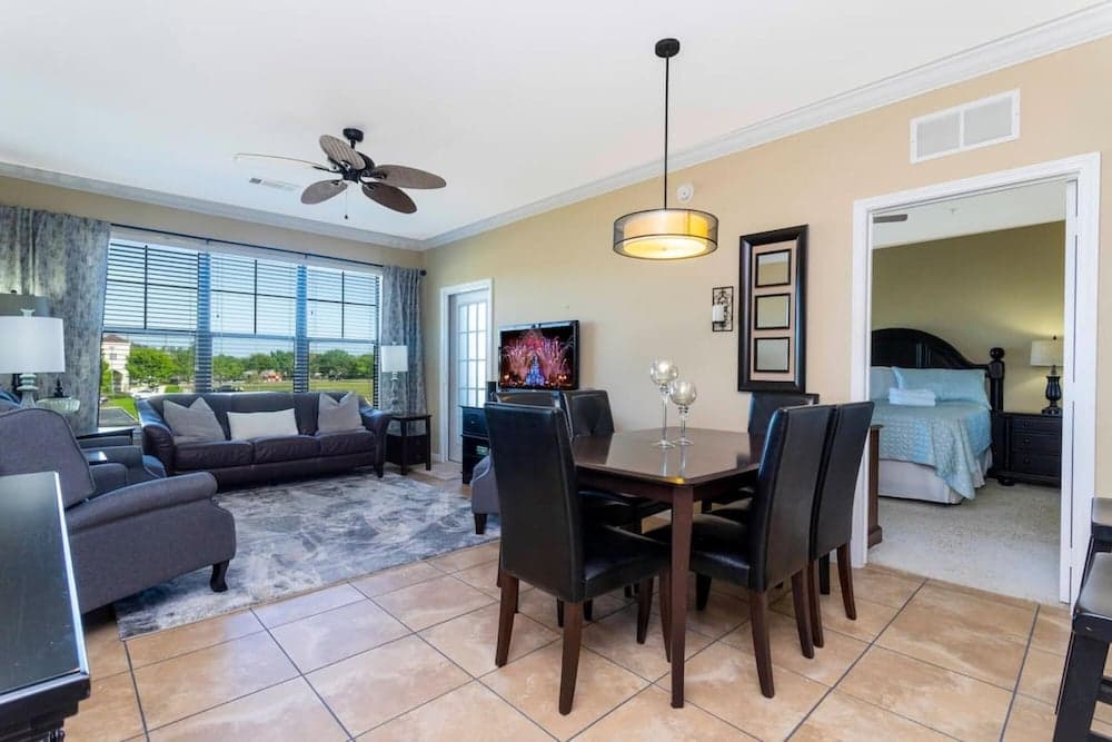 909 Unit 1033 Beautiful Apartment