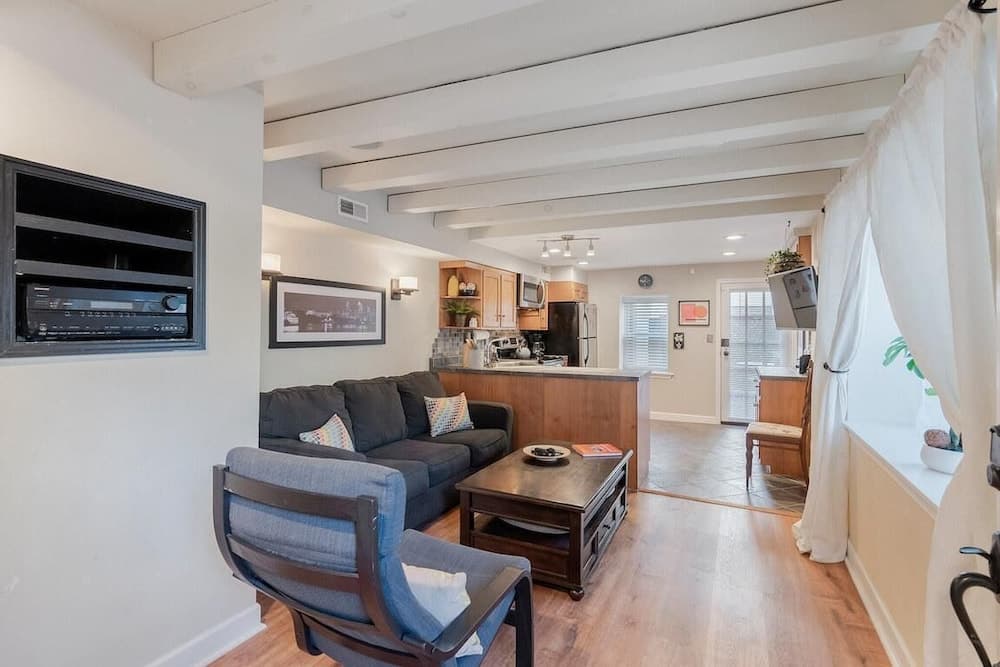 564 1 2 North Judson