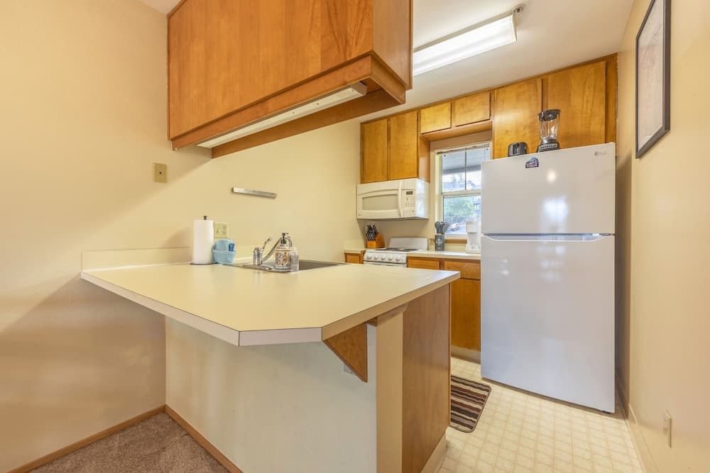 04 Lodge 1 Bedroom Condo by RedAwning